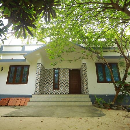 Marari stella vich villa Homestay Turavūr Esterno foto